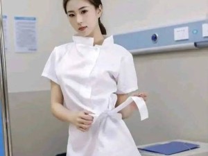 大胸爆乳美女护士的真实工作日常揭秘：她们如何平衡职业形象与个人魅力？