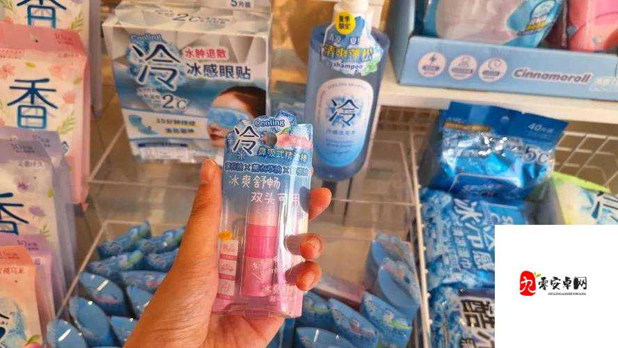 一个在上吃一个在下面敷面膜：有趣生活场景大揭秘