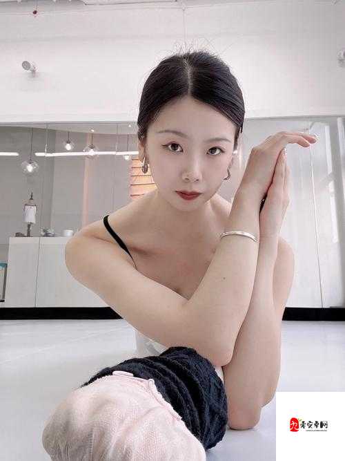 亚洲成人偷窥自拍:窥探隐私的不道德行为