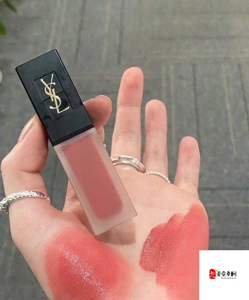 YSL 蜜桃色奶茶色:温柔甜美,宛如初恋的唇色