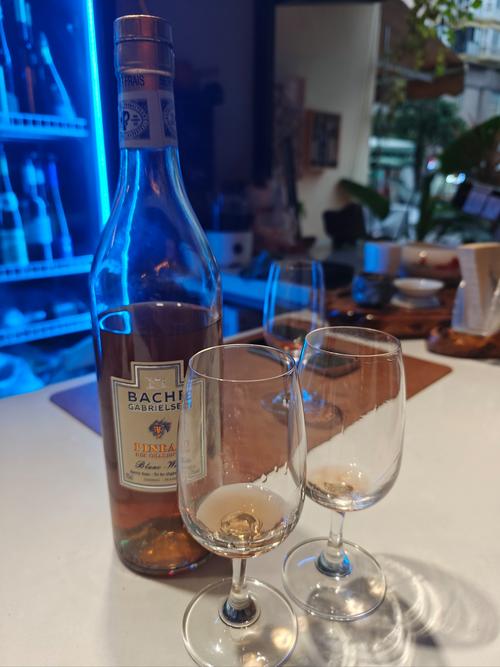 探索酒色1314的独特魅力:如何品味这款经典酒品的醇香与历史故事
