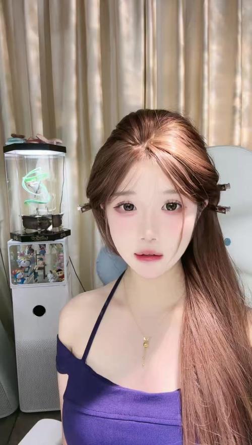 尖叫预警!美女主播私藏的蘑菇洞穴,看免费福利还遇神秘宝藏?